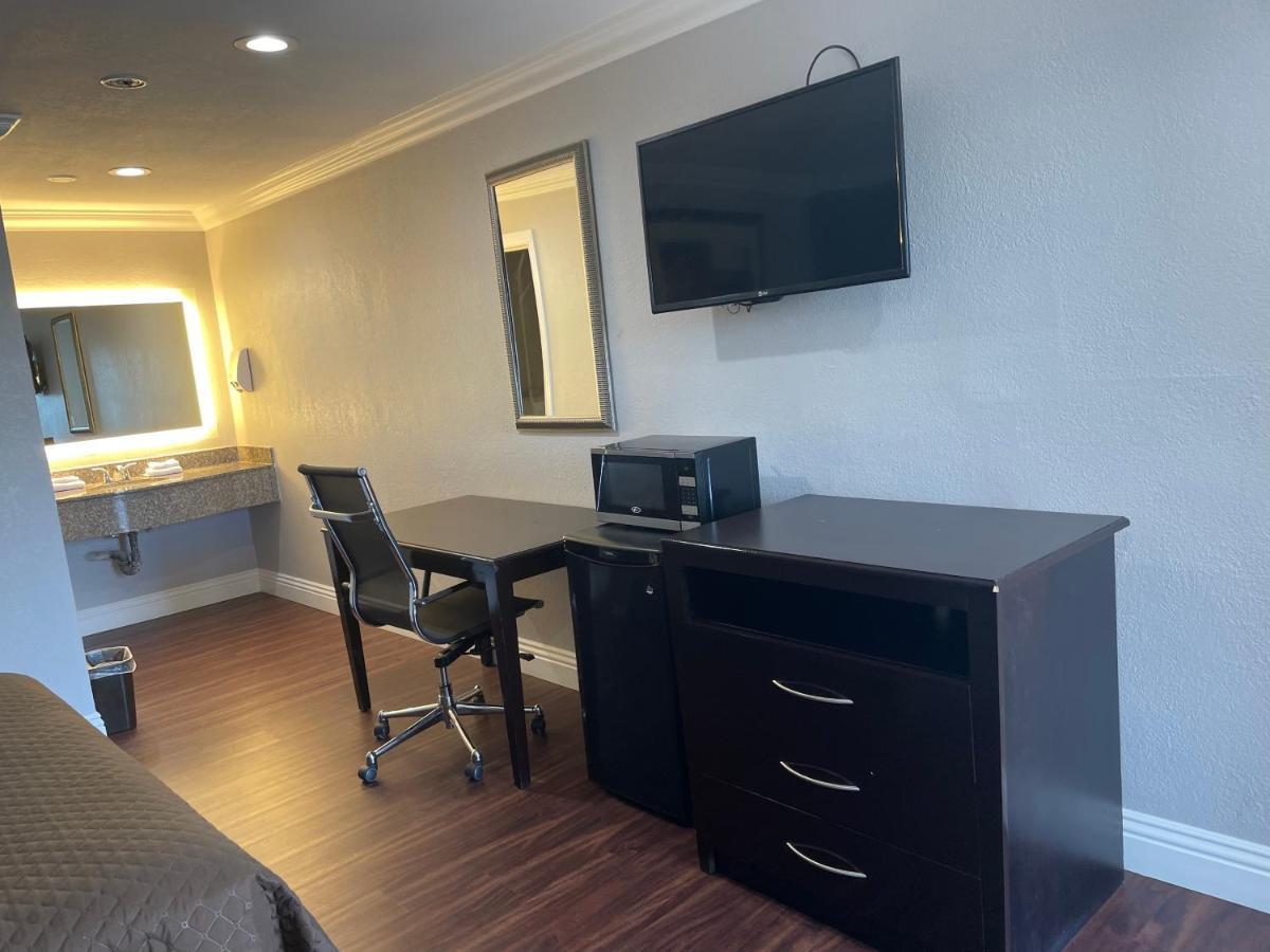 Legacy Inn & Suites Anaheim Exterior photo