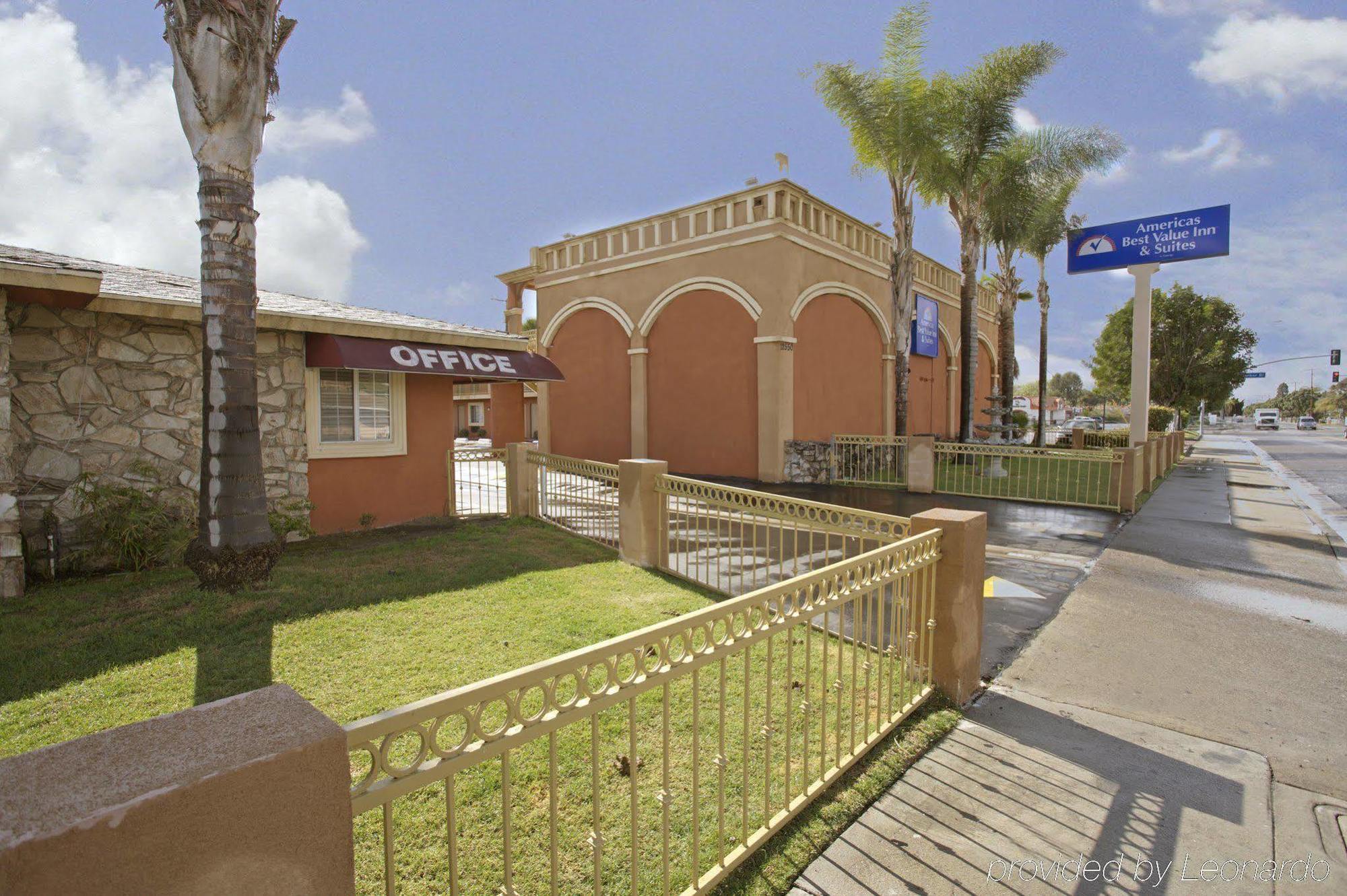Legacy Inn & Suites Anaheim Exterior photo